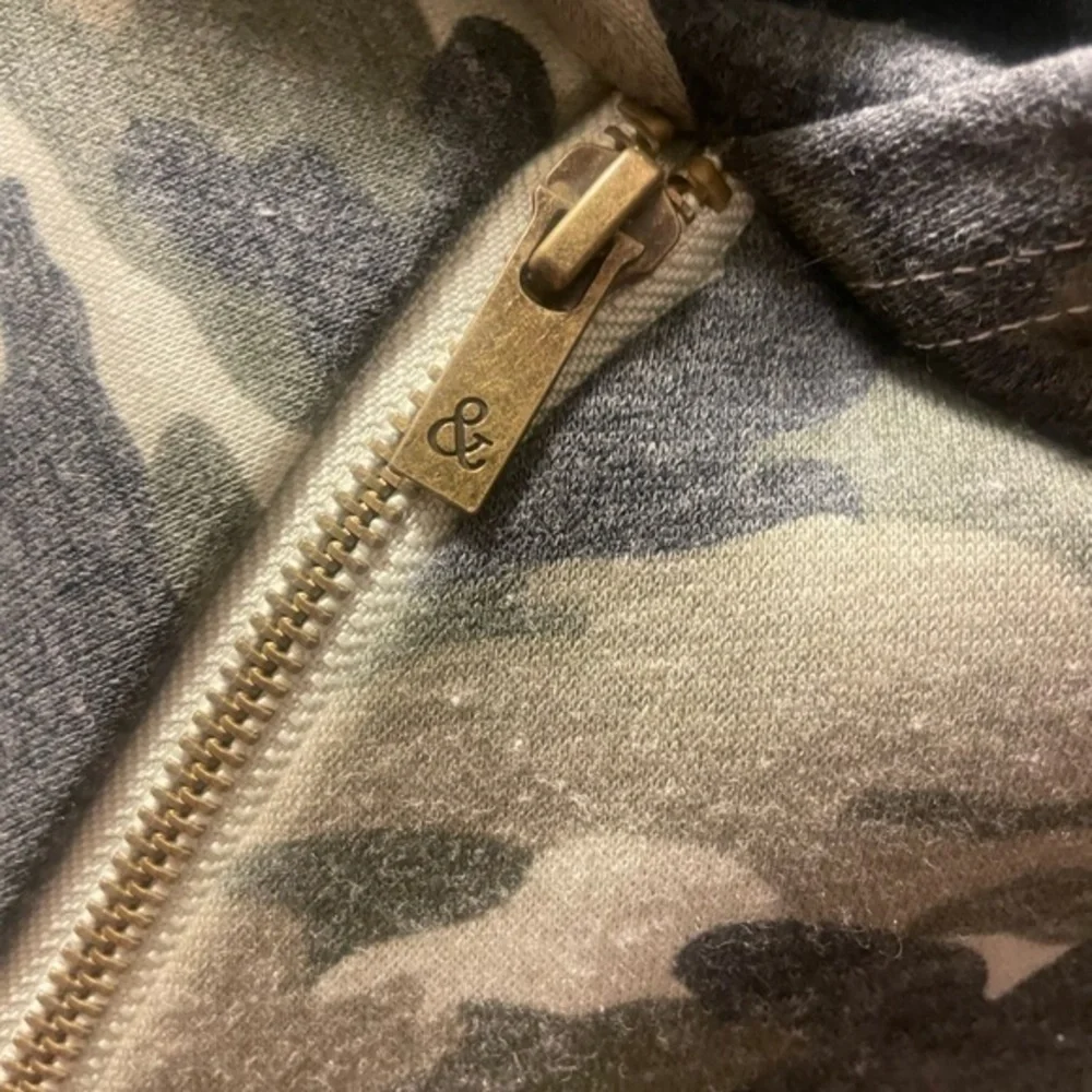 & camouflage good